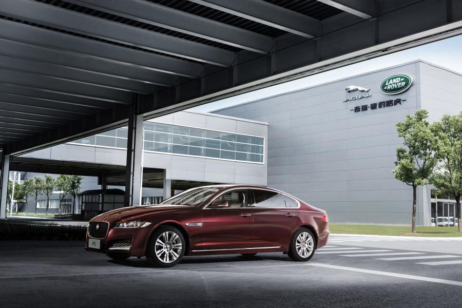  Jaguar XF L 2016 года  (фото 10 из 21)